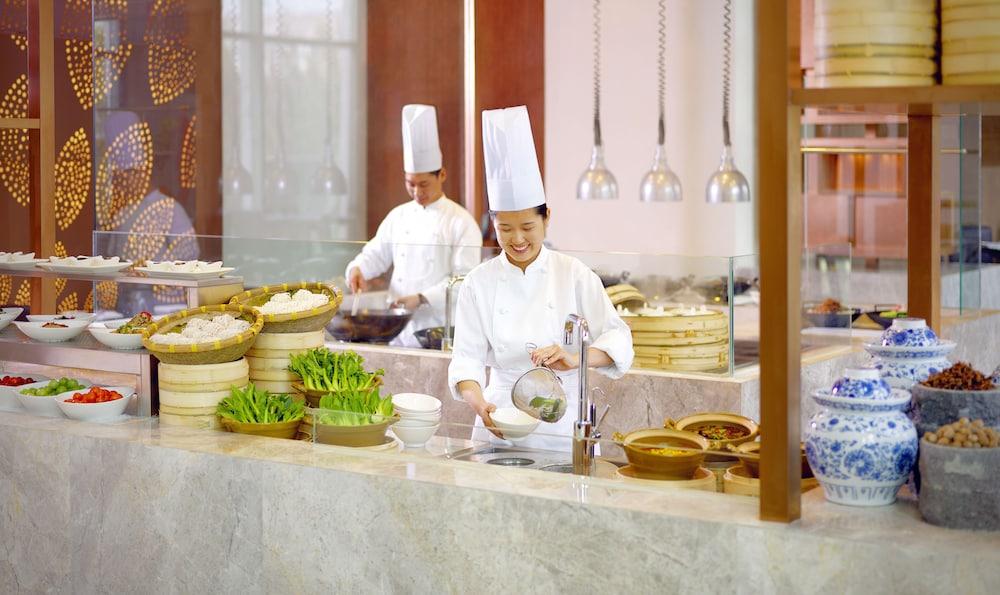 Hyatt Regency Tianjin East Hotel Екстериор снимка