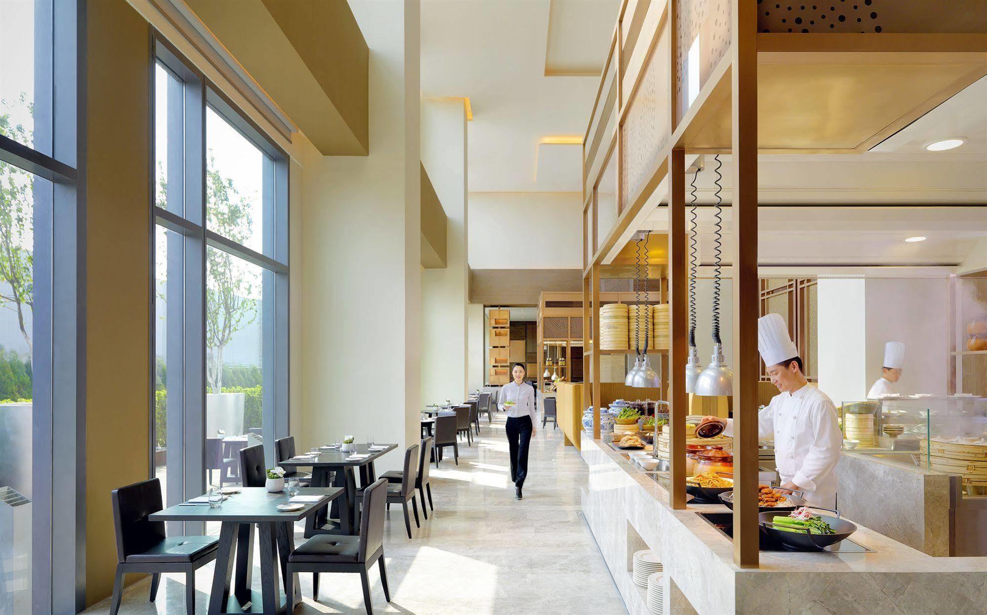 Hyatt Regency Tianjin East Hotel Екстериор снимка