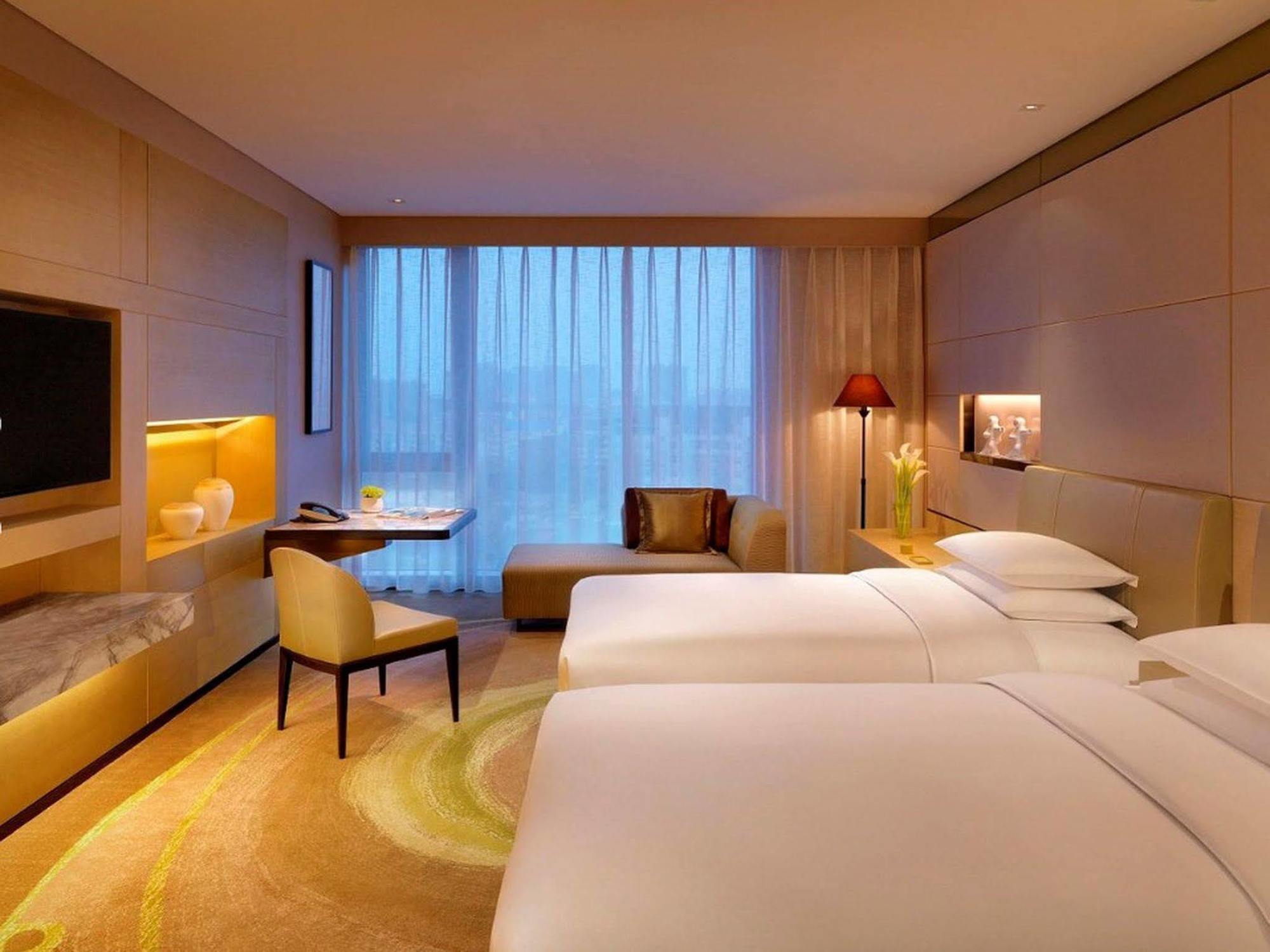 Hyatt Regency Tianjin East Hotel Екстериор снимка